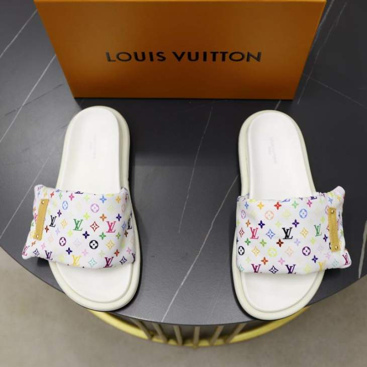 Picture of Louis Vuitton Slippers _SKULVsz35-46hnh07151195